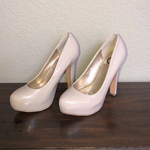 Guess Patent Pumps Size 7